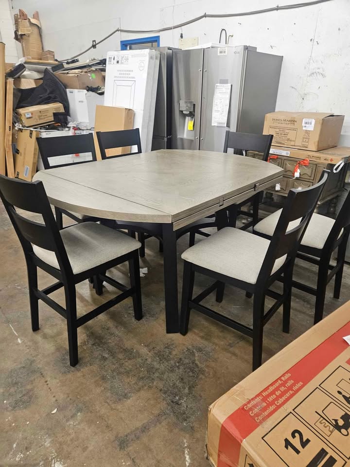 Easton 7-piece Square to Round Counter Height Dining Set ( Slightly Scratched ) - Image 5