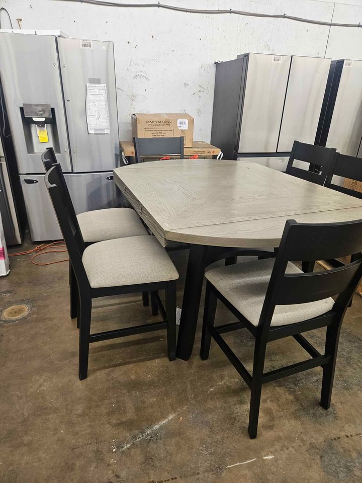 Easton 7-piece Square to Round Counter Height Dining Set ( Slightly Scratched ) - Image 6