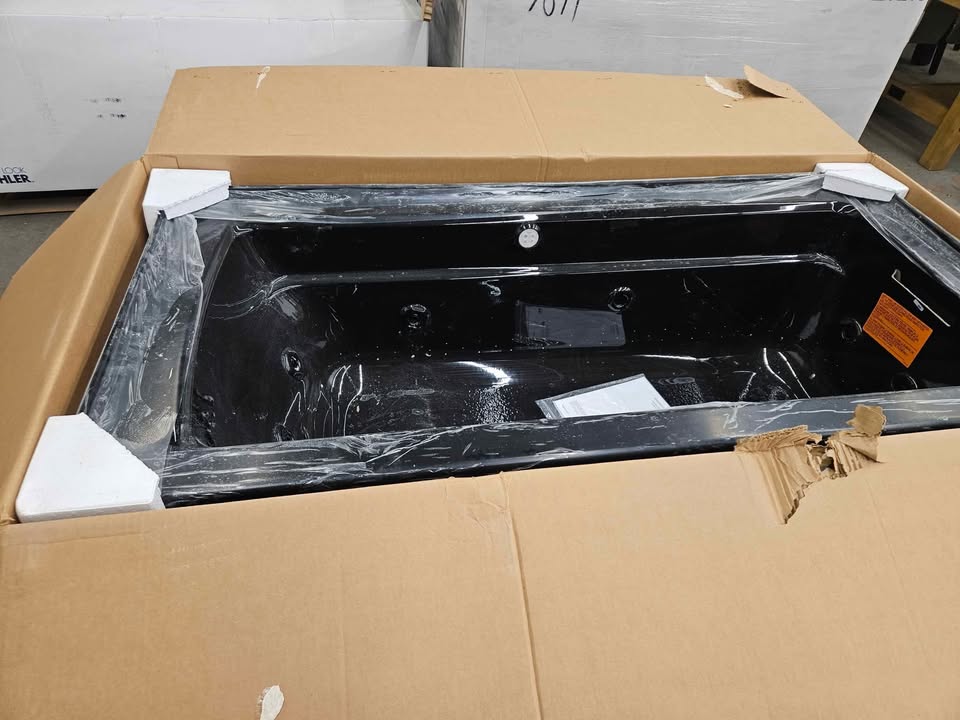 Kohler Archer 66'' x 32'' integral apron Heated BubbleMassage air bath and whirlpool with righthand - Image 4