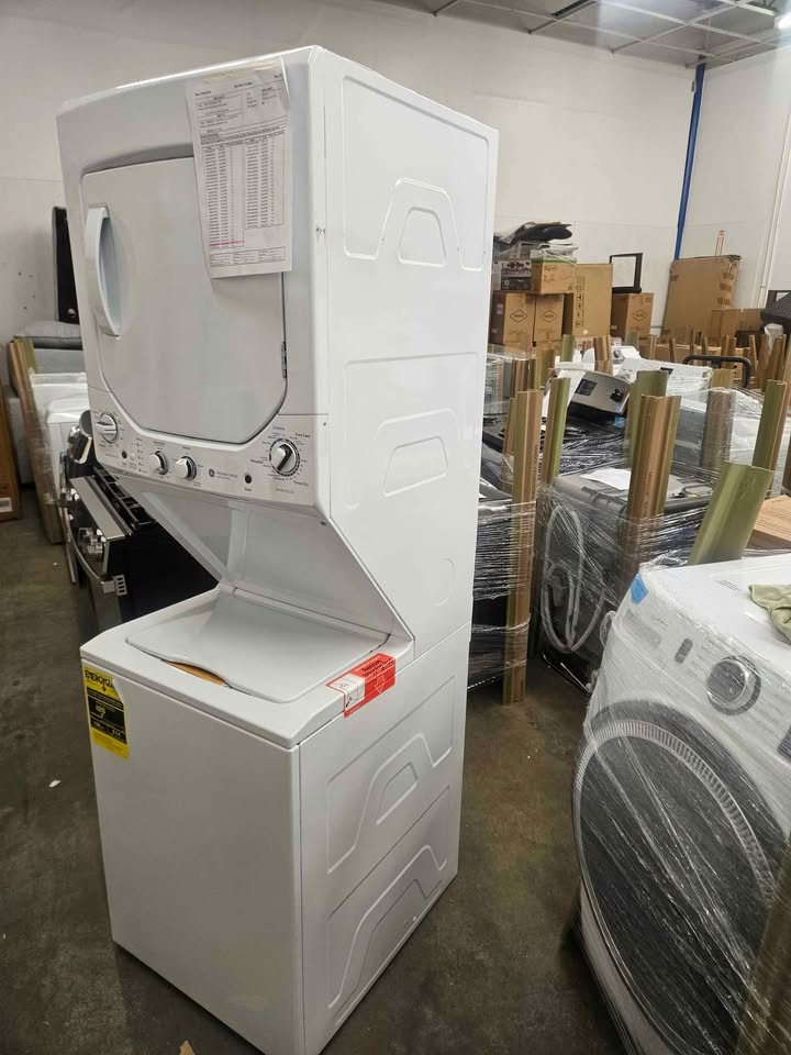 GE Unitized Spacemaker 2.3 cu. ft. Capacity Washer with Stainless Steel Basket and 4.4 cu. ft. Capa - Image 9