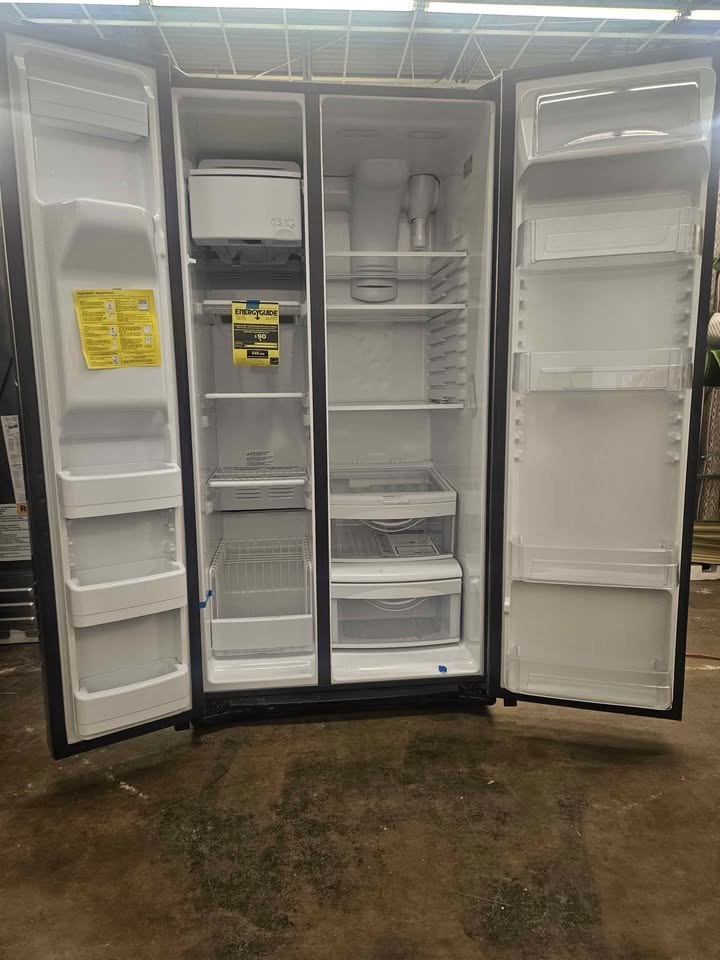 GE. 25.3 cu. ft. Side by Side Refrigerator in Fingerprint Resistant Stainless Steel, Standard Depth - Image 7