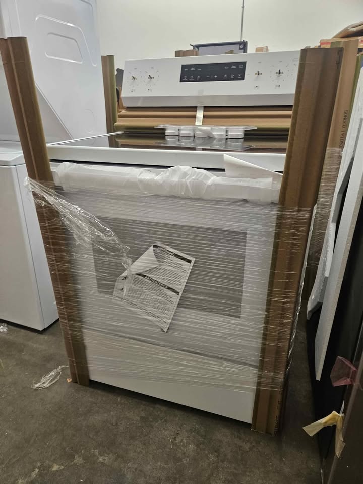 GE ENERGY STAR 30" Free-Standing Electric Range with Crisp Mode - Image 8