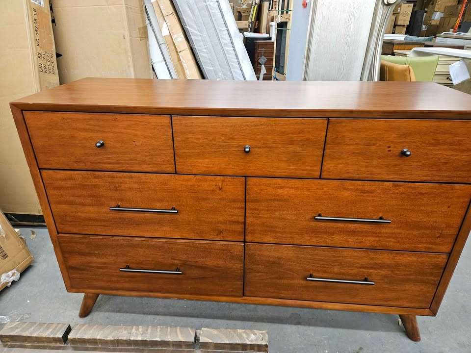 Williams 7-Drawer Dresser - Image 5