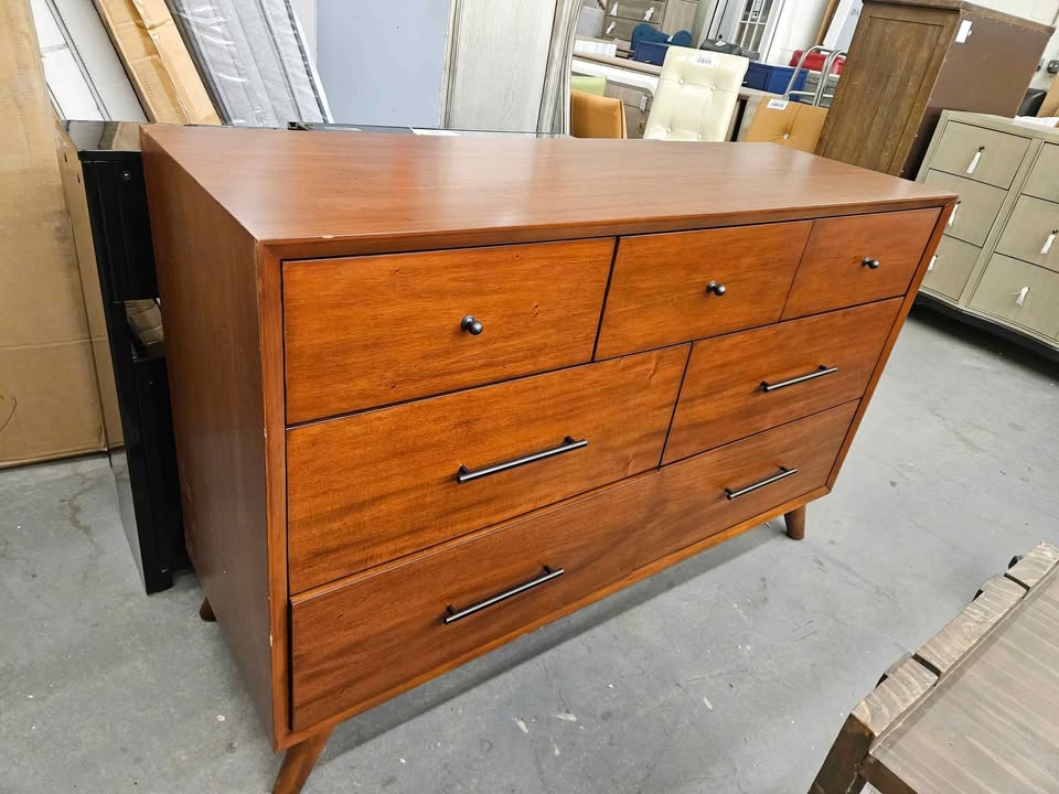 Williams 7-Drawer Dresser - Image 8