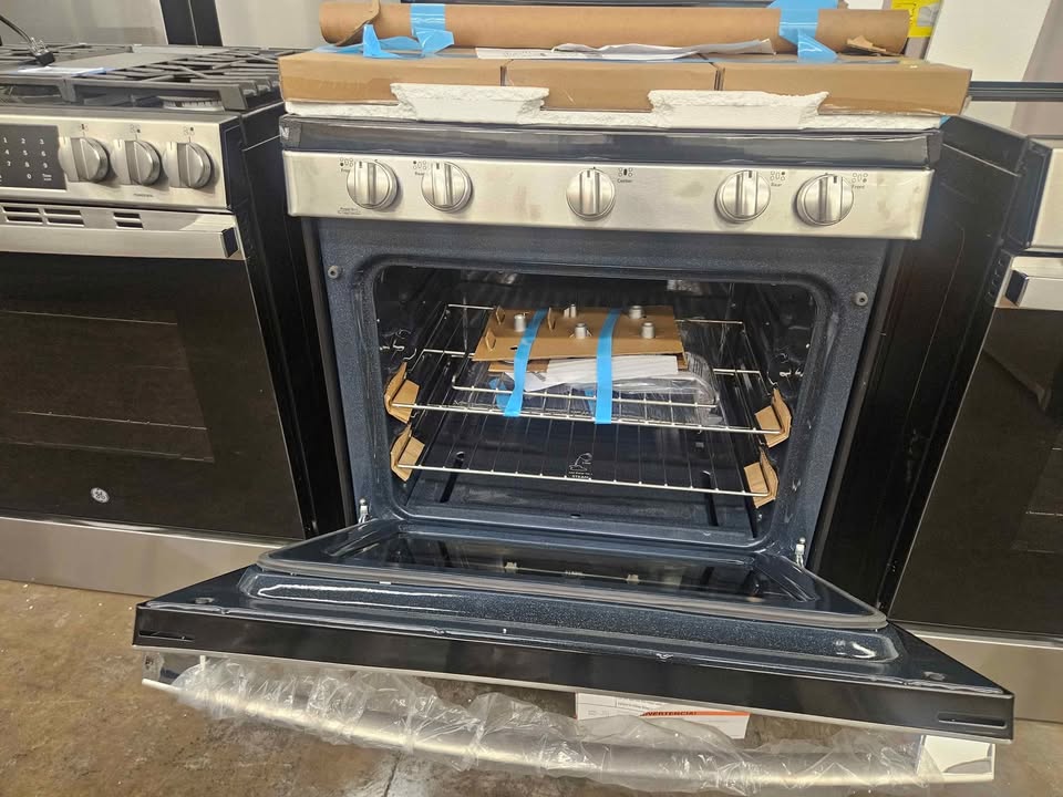 GE 30" Free-Standing Gas Range - Image 9