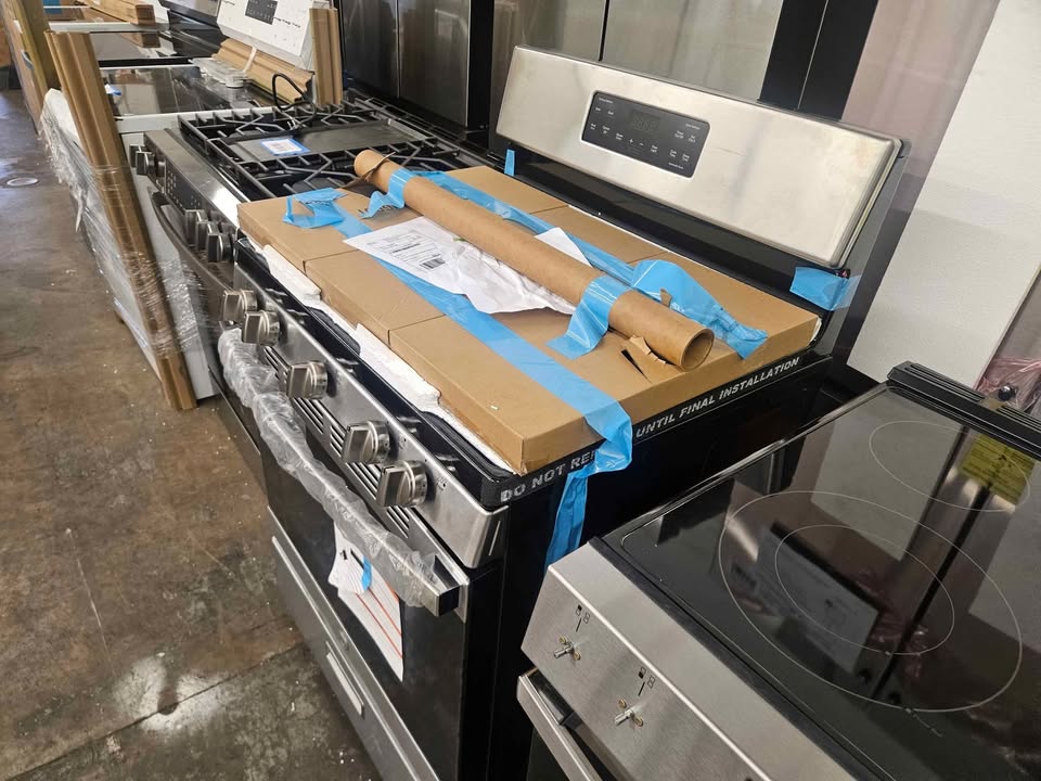 GE 30" Free-Standing Gas Range - Image 10