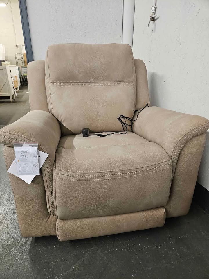 Next-Gen DuraPella Performance Fabric Dual Power Recliner ( Retails $1700.00 ) - Image 8
