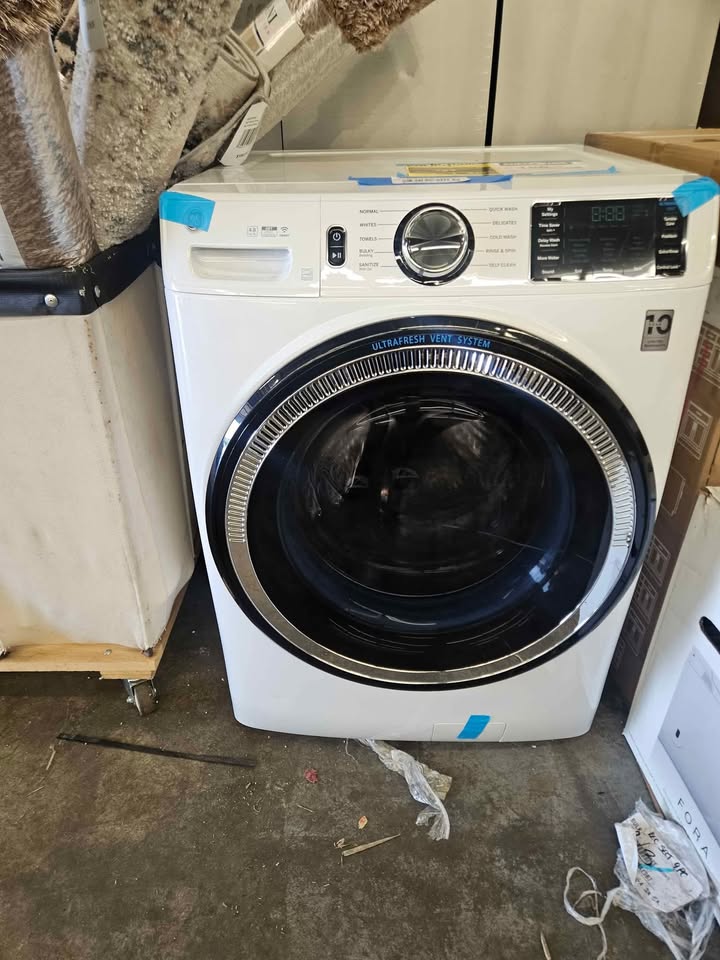 GE 5.0 cu.ft. Smart Front Load Washer in White with Steam, UltraFresh Vent System, and Microban Tech - Image 6