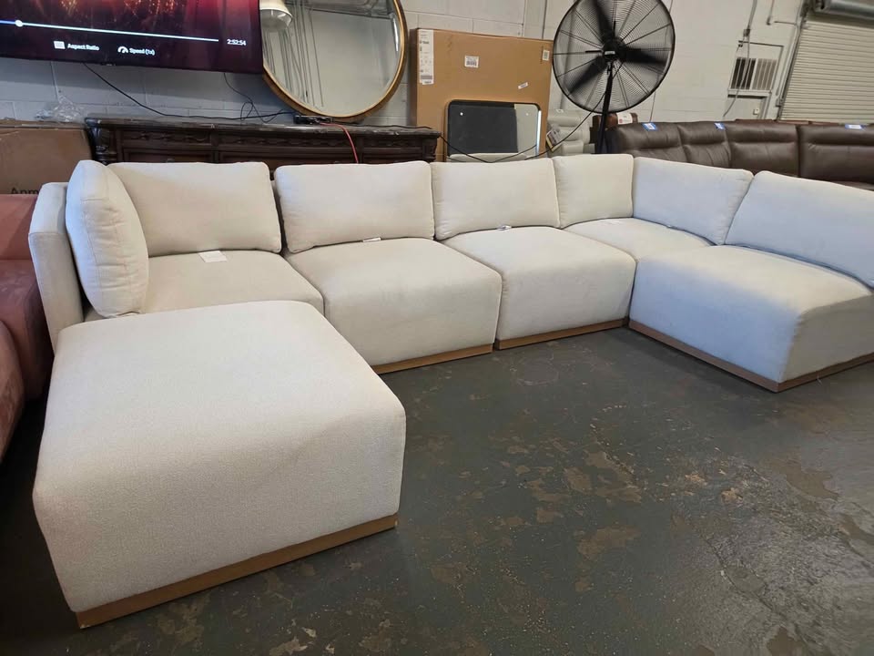 Henredon Murphy Fabric Modular Sectional with Ottoman ( Cream ) - Image 9