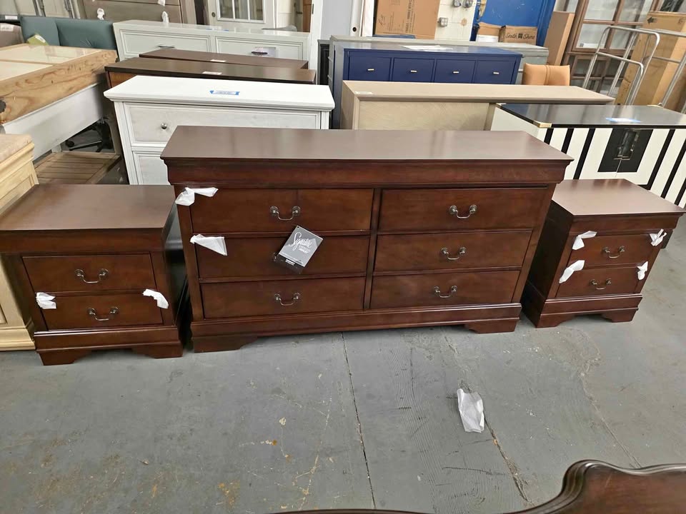 Alisdair 6 Drawer Dresser and 2 Nightstands