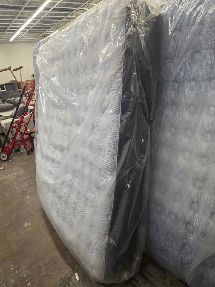 Serta Perfect Sleeper Blue Lagoon Night 13.5" Medium Mattress-Queen - Image 7
