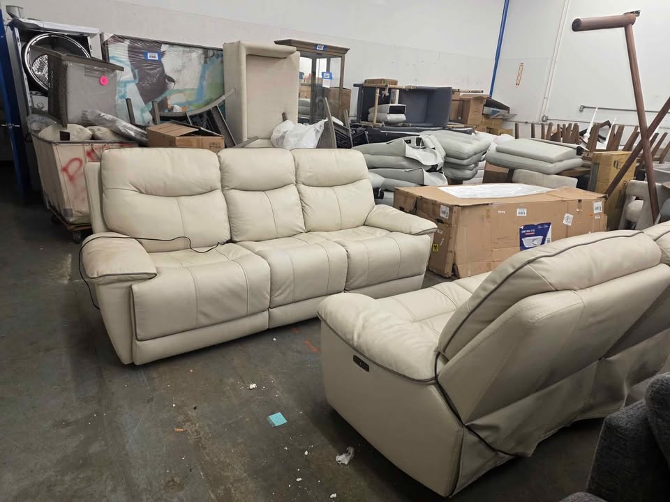 Messina Leather Power Reclining Sofa and Loveseat with Power Headrests ( Ivory ) - Image 6