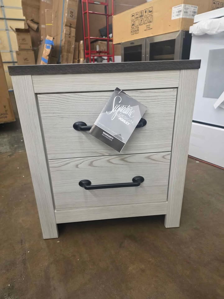 Gerridan 22" 2 Drawer Nightstand ( White/ Grey ) - Image 7