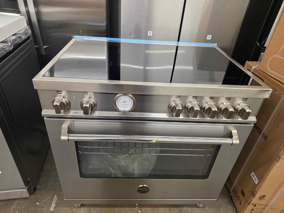 36 inch Induction Range, 5 Heating Zones, Electric Oven ( Retails $5,700.00 ) - Image 8