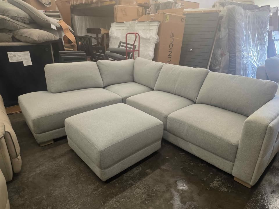 Drayden Fabric Sectional with Ottoman - Image 5
