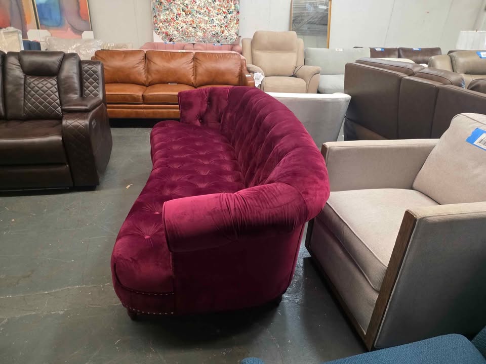 Joannes Velvet Rolled Arm Chesterfield - Image 4