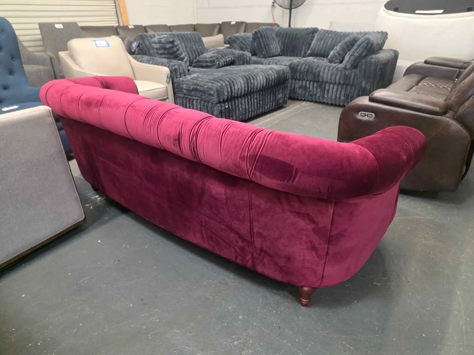 Joannes Velvet Rolled Arm Chesterfield - Image 5