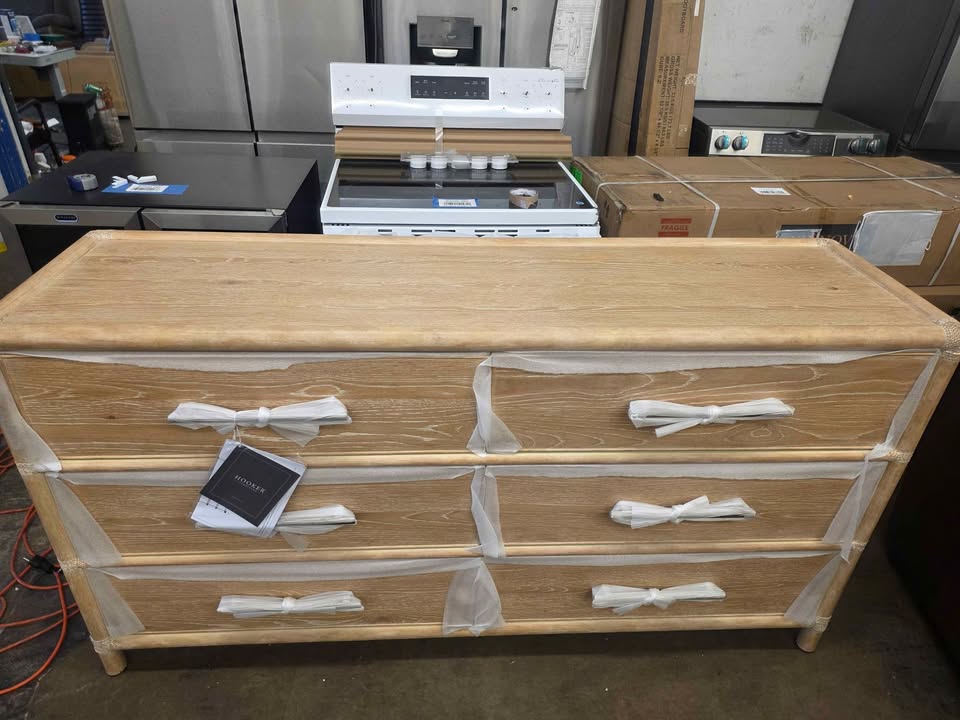 Hooker Furniture Retreat 6-Drawer Dresser in Dune ( Retails $3500.00 ) - Image 7