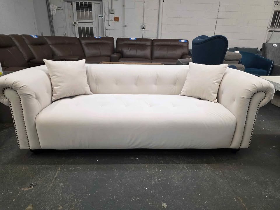 WKS12 Vintage Medieval Style Sofa, White, with 2 Throw Pillows IH270 ( Retails $3000.00 ) - Image 7