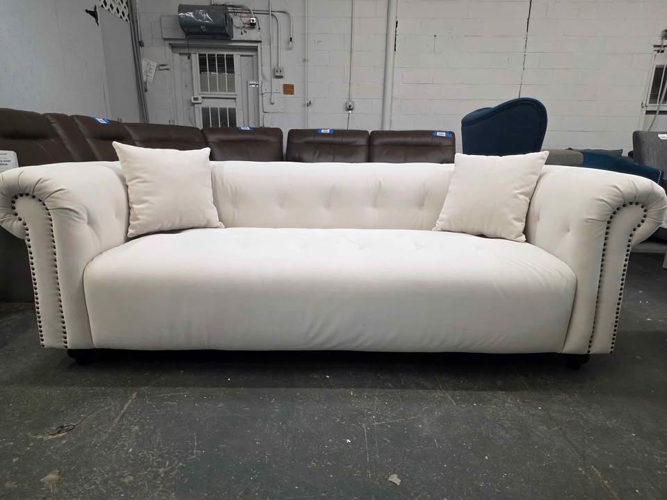 WKS12 Vintage Medieval Style Sofa, White, with 2 Throw Pillows IH270 ( Retails $3000.00 ) - Image 10