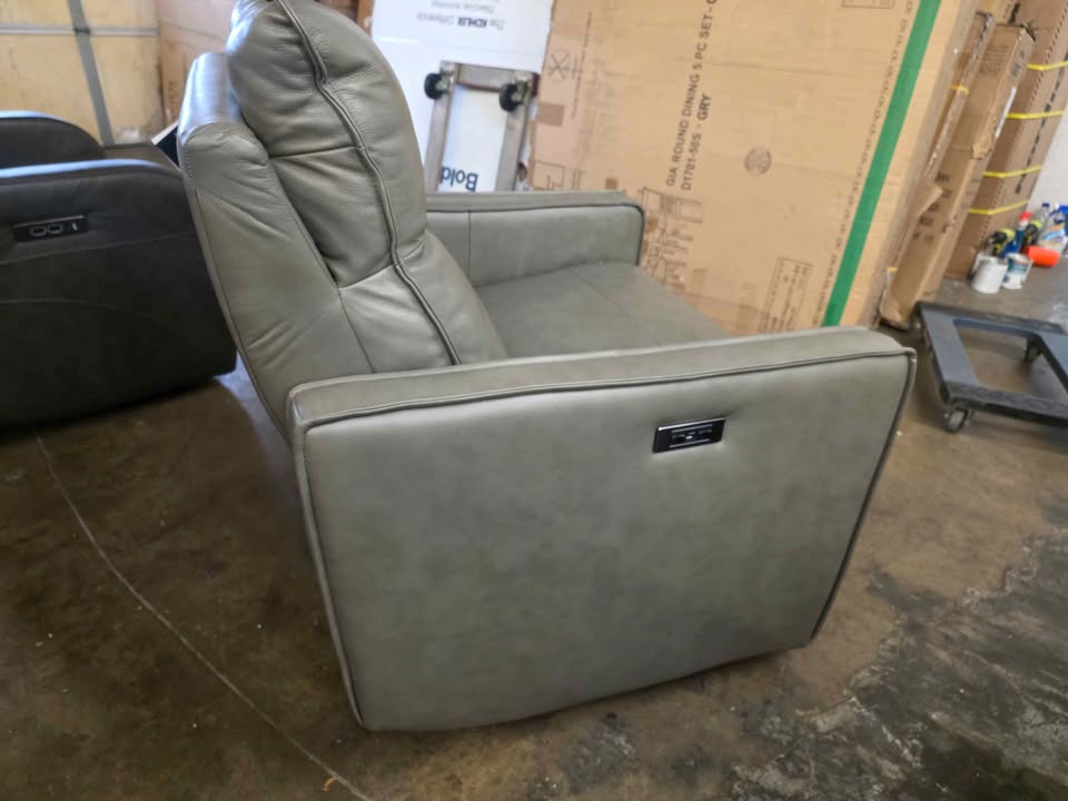 Henredon Keira Leather Zero Gravity Recliner - Image 6