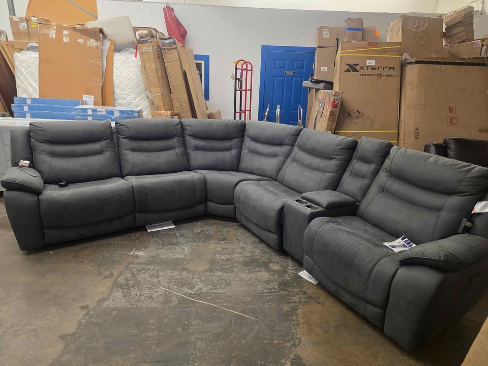 Kelsee Fabric Power Reclining Sectional with Power Headrests - Image 9