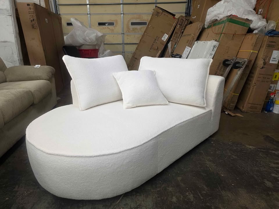 Curved Mid-Century Chaise - Image 7