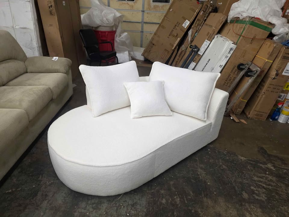 Curved Mid-Century Chaise - Image 8