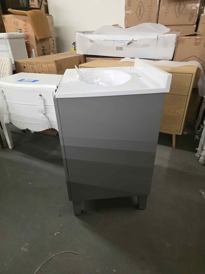 Kohler Poplin 24" Free Standing Single Vanity with Top - Image 5