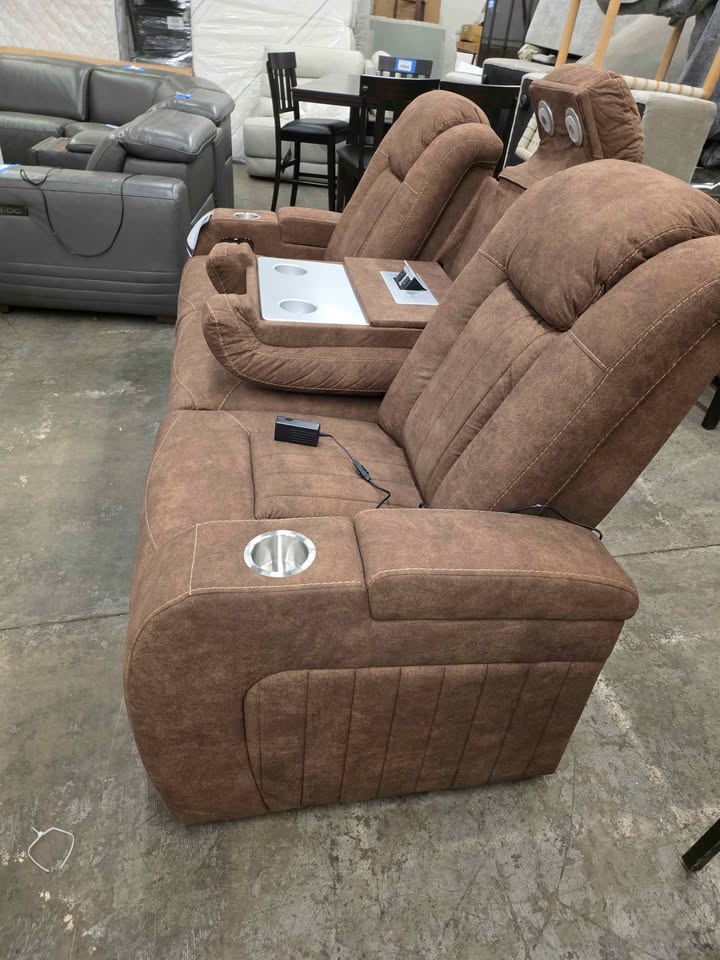 Wolfridge Dual Power Reclining Sofa - Image 8