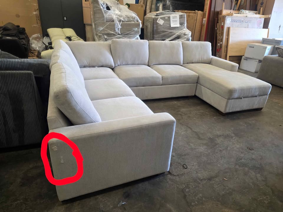 Thomasville Glenn Fabric Sectional with Storage Chaise - Image 4