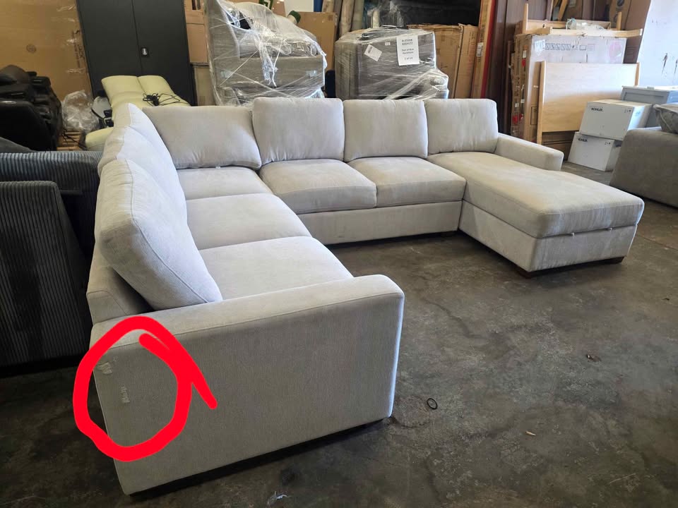 Thomasville Glenn Fabric Sectional with Storage Chaise - Image 5