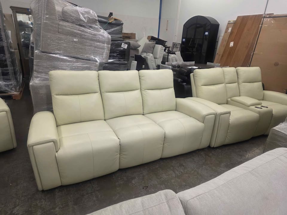 Keegan 3-piece Leather Power Reclining Set with Power Headrests ( Retails $5000.00 ) - Image 7