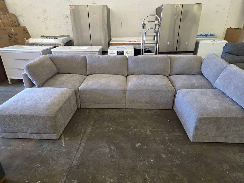 Thomasville Fallon Modular Sectional 6-piece Gray with Ottoman - Image 6