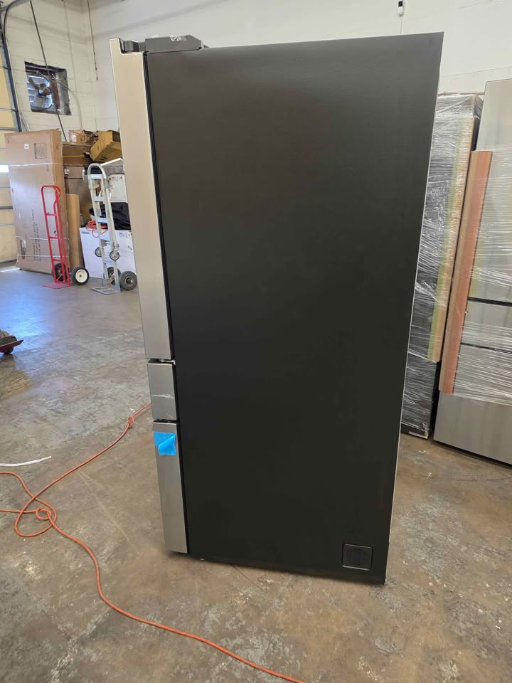 Cafe 28.7 cu. ft. Smart Four Door French Door Refrigerator in Stainless Steel with Dual-Dispense - Image 7