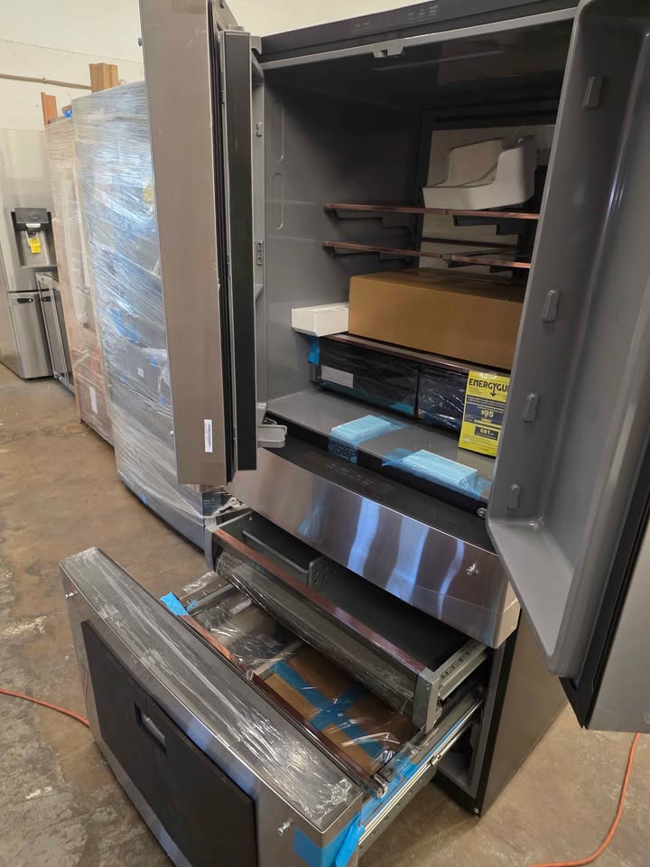 Cafe 28.7 cu. ft. Smart Four Door French Door Refrigerator in Stainless Steel with Dual-Dispense - Image 9