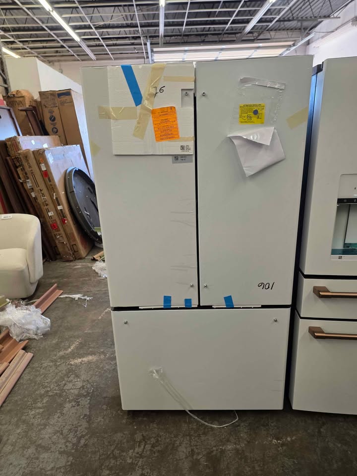 CAFÉ™ ENERGY STAR 23.1 Cu. Ft. Smart Counter-Depth French-Door Refrigerator - Image 5