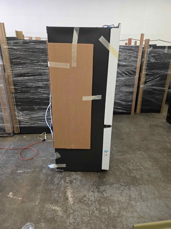 CAFÉ™ ENERGY STAR 23.1 Cu. Ft. Smart Counter-Depth French-Door Refrigerator - Image 9