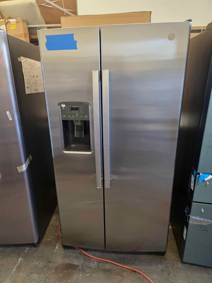 GE 25.3 cu. ft. Side by Side Refrigerator in Fingerprint Resistant Stainless Steel, Standard Depth - Image 6