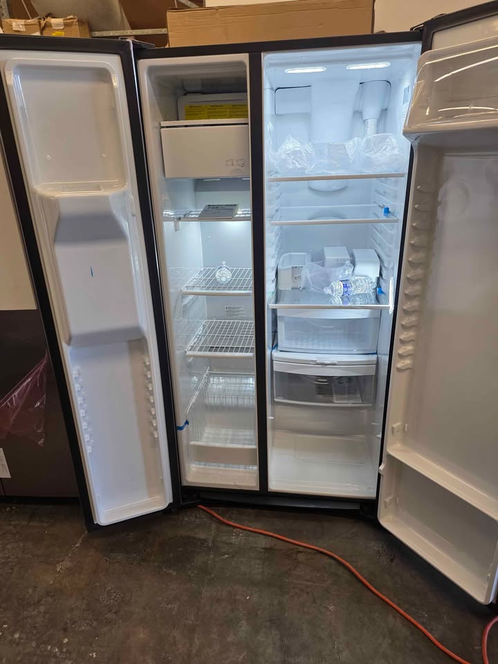 GE 25.3 cu. ft. Side by Side Refrigerator in Fingerprint Resistant Stainless Steel, Standard Depth - Image 7