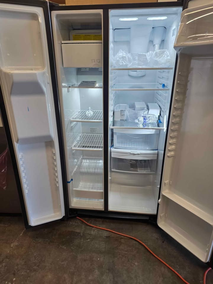 GE 25.3 cu. ft. Side by Side Refrigerator in Fingerprint Resistant Stainless Steel, Standard Depth - Image 8