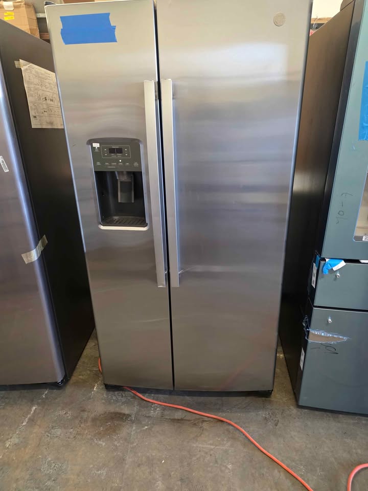 GE 25.3 cu. ft. Side by Side Refrigerator in Fingerprint Resistant Stainless Steel, Standard Depth - Image 9