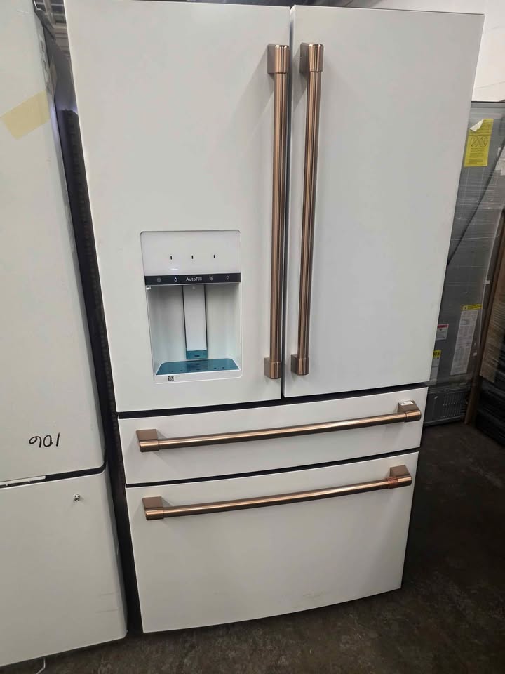 CAFÉ ENERGY STAR 22.3 Cu. Ft. Smart Counter-Depth 4-Door French-Door Refrigerator - Image 6