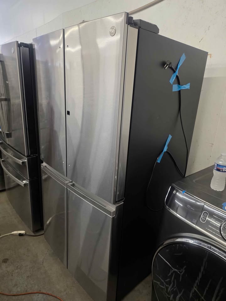 GE Profile™ ENERGY STAR 28.4 Cu. Ft. Quad-Door Refrigerator with Dual-Dispense AutoFill Pitcher - Image 9