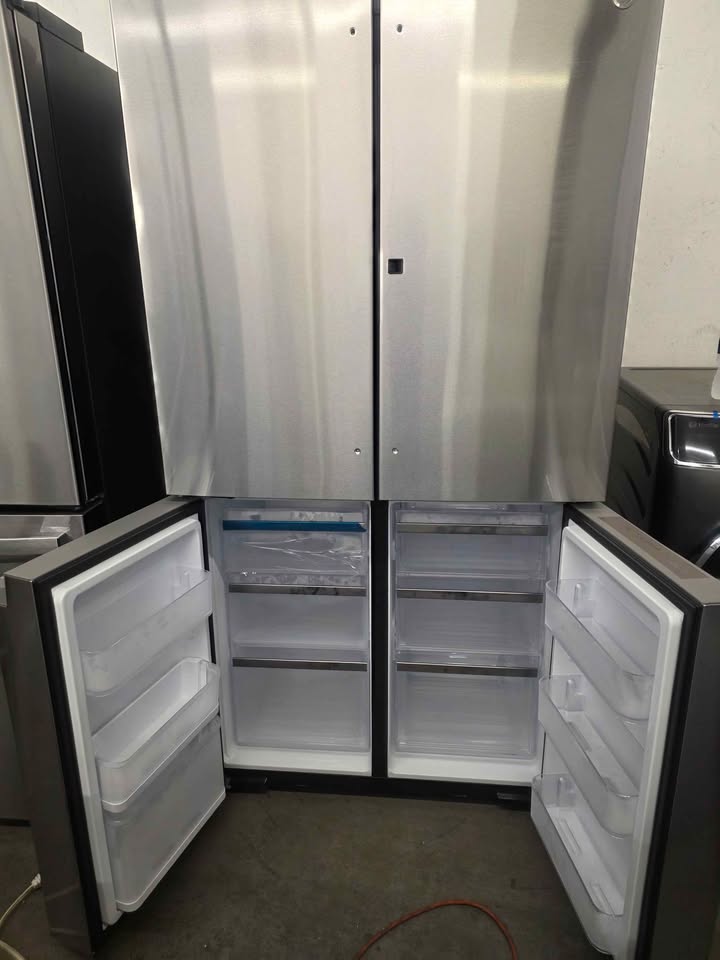 GE Profile™ ENERGY STAR 28.4 Cu. Ft. Quad-Door Refrigerator with Dual-Dispense AutoFill Pitcher - Image 10