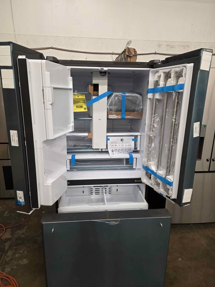 Cafe 27.8 cu. ft. Smart French Door Refrigerator with Hot Water Dispenser in Stainless Steel, Smart - Image 8