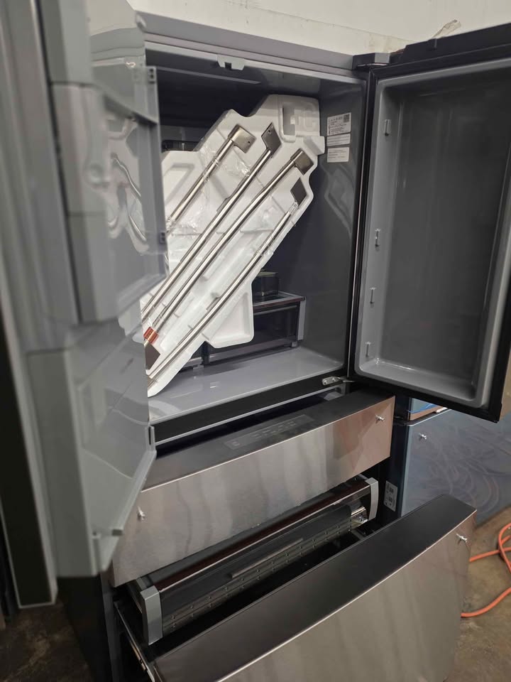 Cafe 22.3 cu. ft. Smart Four-Door French Door Refrigerator with Hands-Free Autofill in Stainless -CD - Image 8