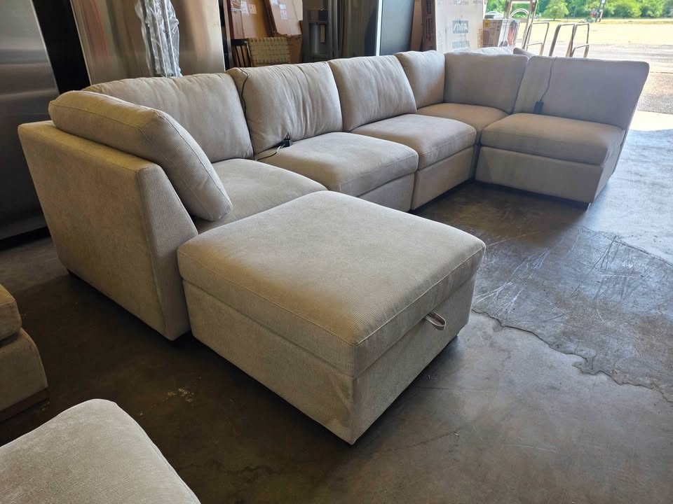 Thomasville Rockford 6-piece Fabric Modular Sectional - Image 9