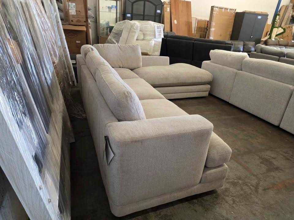 Derry Fabric Sectional - Image 4