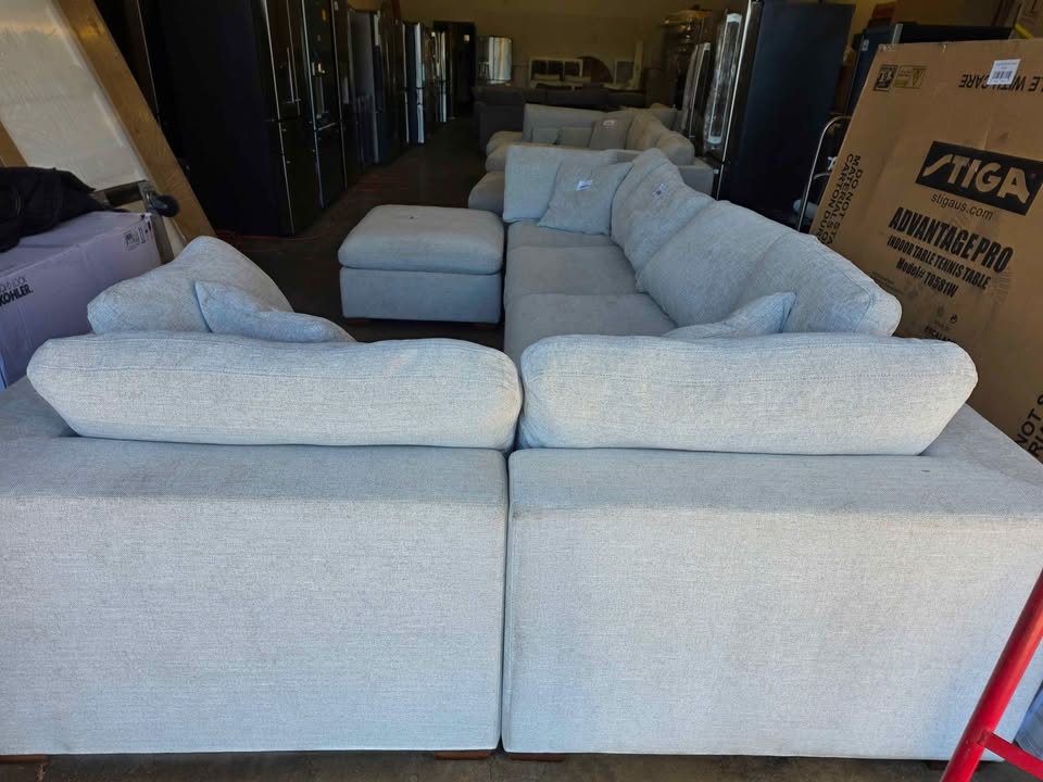 Thomasville Lowell 6-piece Modular Sectional - Image 8